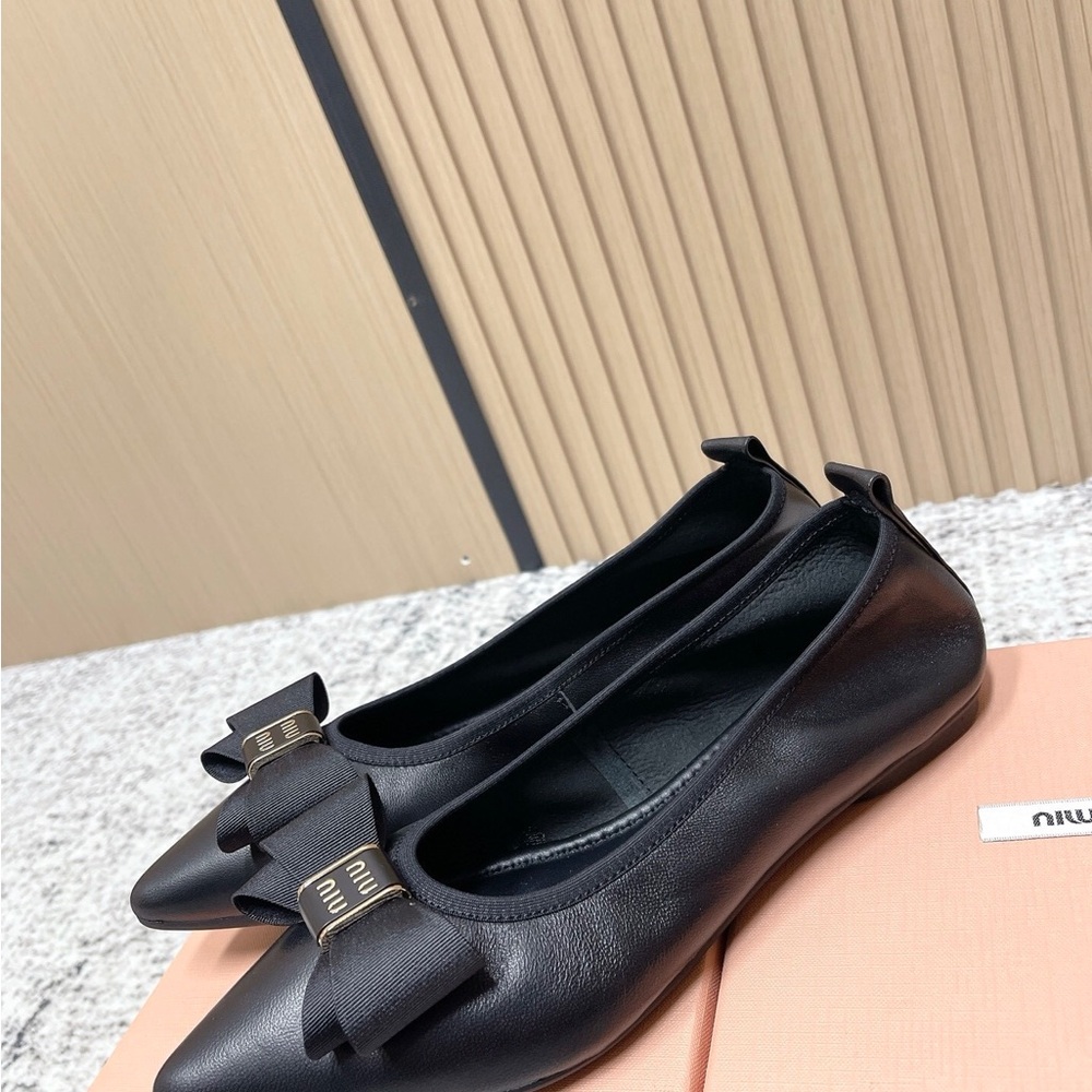 Miu Miu Black Flats with Bow Accent - Picture 5 of 7
